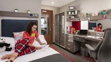 Single Room, Non Smoking | Iron/ironing board, free WiFi