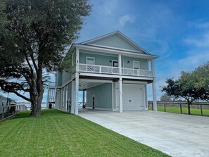 Exterior - Charming 3-bedroom house in Rockport with WiFi, AC, O/DR Elevator, & Boat Lift! (Rockport)
