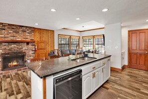 Chalet, varias camas, hidromasaje, vista parcial al mar (2472) | Cocina privada | Cafetera y tetera