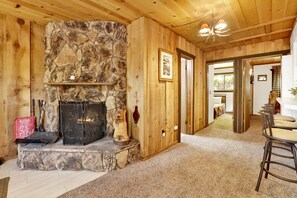 Interior - Holmes Away From Home #2485 (Sugarloaf)