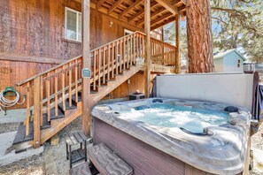 Ferienhütte, Mehrere Betten, Terrasse, Bergblick (2128) | Außen-Whirlpool