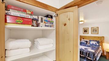 Cabin, Multiple Beds, Patio, Mountain View (2128) | 3 bedrooms, individually decorated, individually furnished, bed sheets