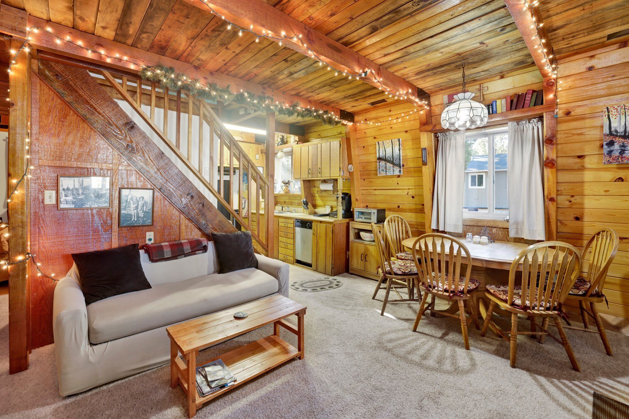 Cabane, plusieurs lits, patio, vue montagne (2483) | Coin séjour