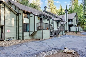 Exterior - Q's Ski House #2256 (Big Bear Lake)