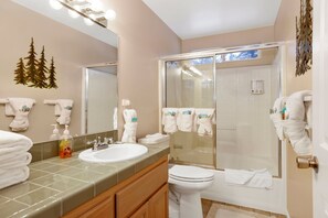 Cabin, Multiple Beds, Patio, Mountain View (2220) | Bathroom - Castle Glen Gem #2220 (Big Bear Lake)