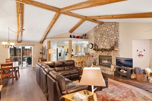 Ferienhütte, Mehrere Betten, Terrasse, Bergblick (2220) | Wohnbereich