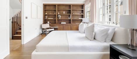 5 bedrooms, in-room safe, desk, iron/ironing board