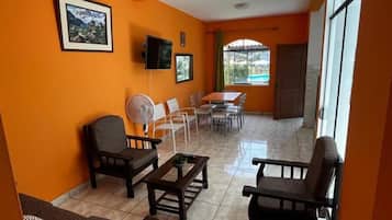 Family Suite, Pool View | Private kitchen