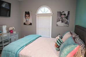 3 bedrooms, iron/ironing board, WiFi, bed sheets - Charming three bedroom, two bathroom tranquil retreat just 2 miles from Wyndham. (Glen Allen)