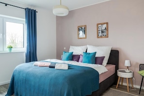 2 bedrooms, iron/ironing board, WiFi, bed sheets