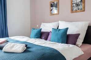 2 bedrooms, iron/ironing board, WiFi, bed sheets