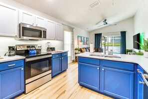 Fridge, microwave, stovetop, dishwasher