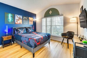 4 sovrum, skrivbord, strykjärn/strykbräda och resesäng