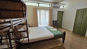 Deluxe Quadruple Room | Free WiFi