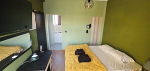 1 habitación, tabla de planchar con plancha y wifi 