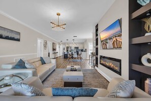 Smart TV, fireplace, stereo