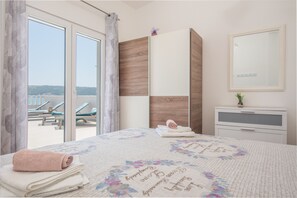 4 bedrooms, iron/ironing board, travel crib, free WiFi