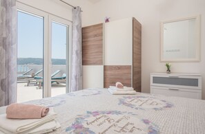 4 bedrooms, iron/ironing board, travel cot, free WiFi