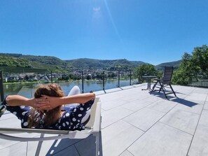 Terrace/patio - Loft 6 with fantastic panoramic view of the Moselle, near Elz Castle, hiking paradise & sauna (Treis-Karden)