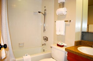 SĂšche-cheveux, serviettes fournies, savon, papier toilette