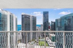 Luxury Condo, 2 Bedrooms, Ocean View | City view - Brickell Condos Heart of Miami Living (Miami)