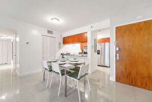 Luxury Condo, 3 Bedrooms, City View | Dining room - Brickell Condos Heart of Miami Living (Miami)