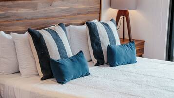 Deluxe Loft | 1 bedroom, blackout drapes, WiFi (free)