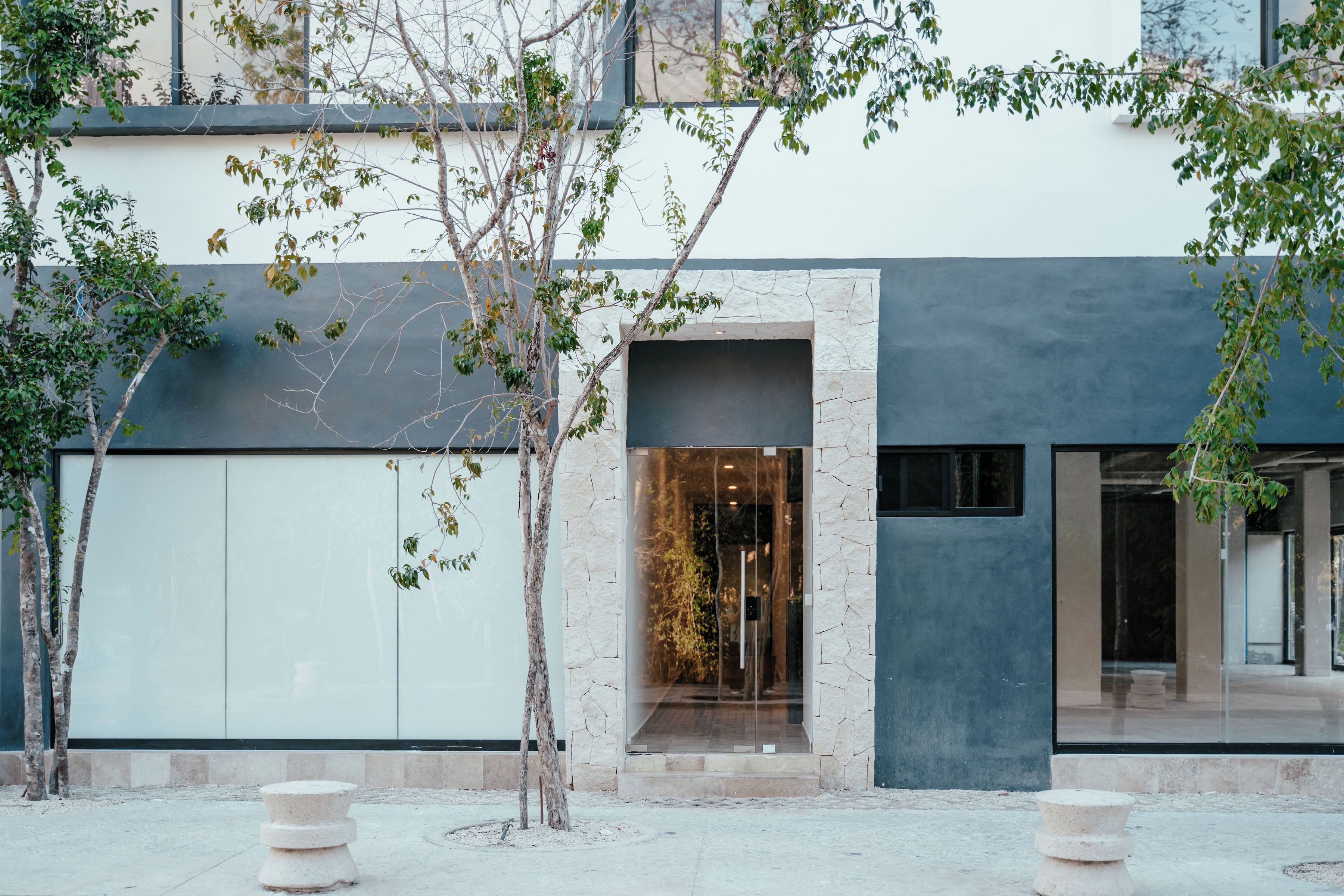 Vista frontal de la propiedad