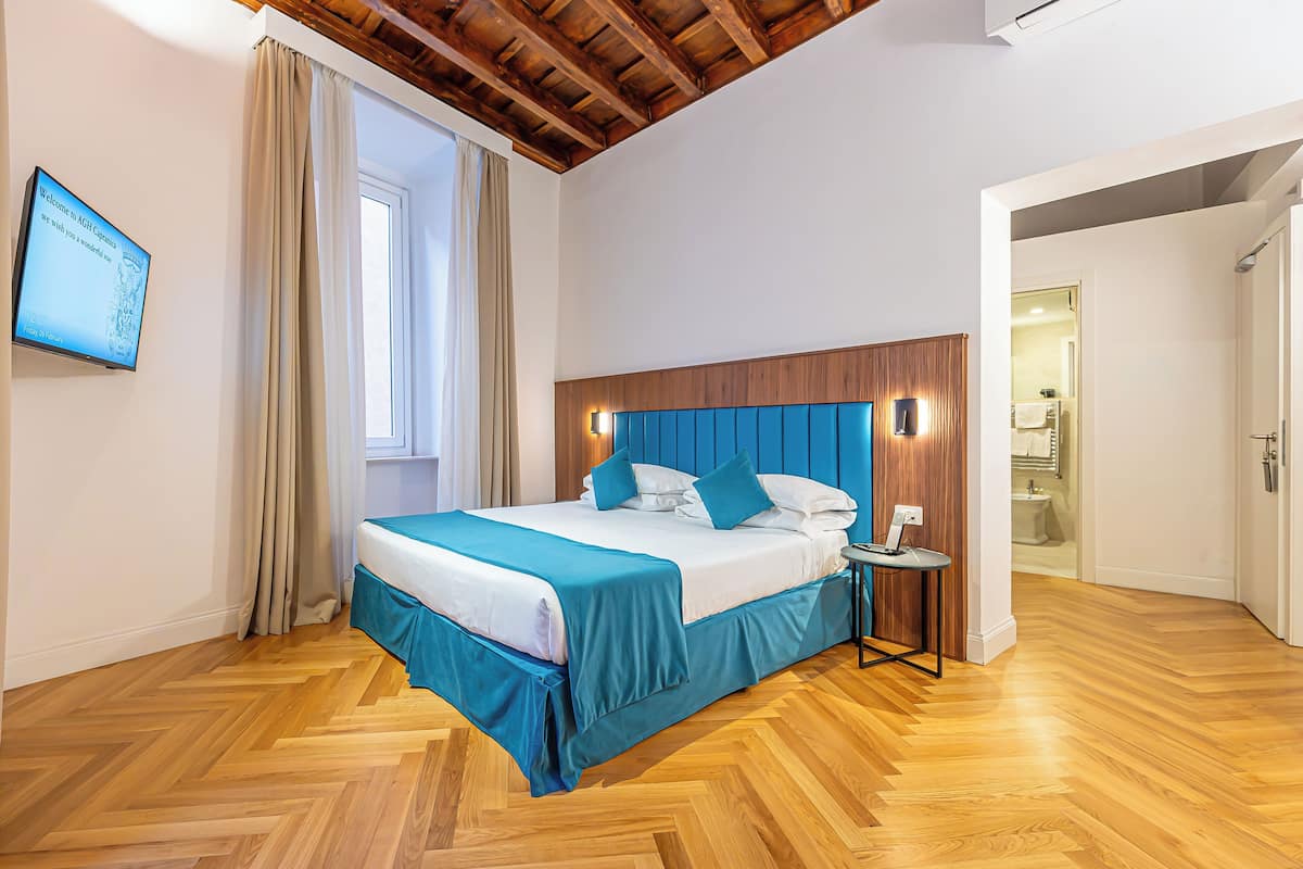 Cubrecamas, colchones con efecto memoria y minibar