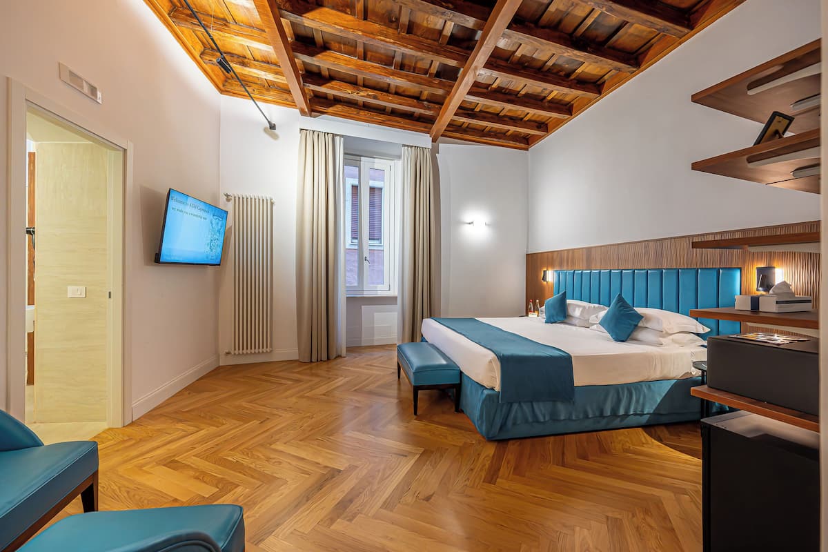 Cubrecamas, colchones con efecto memoria y minibar