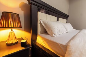 2 slaapkamers, een bureau, een strijkplank/strijkijzer, wifi