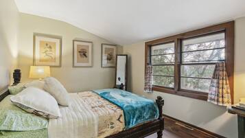 2 bedrooms, desk, free WiFi, bed sheets