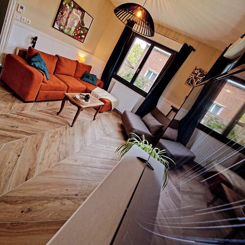 Between station and Seine Renovated family home. Pets welcome!