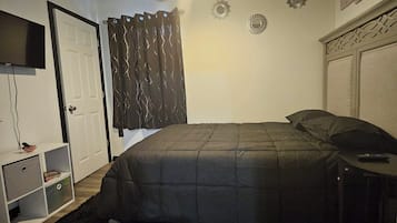 1 slaapkamer, een strijkplank/strijkijzer, wifi, beddengoed