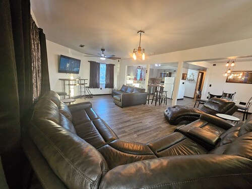 Apartment: The Rose On 8 Mile Rd.