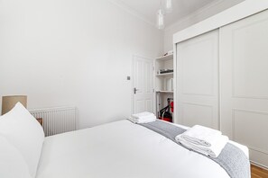 1 chambre, fer et planche à repasser, accès Internet, draps fournis