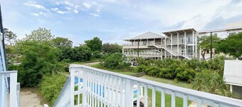 Cozy 1-bedroom condo with WiFi, AC in charming Bay St. Louis