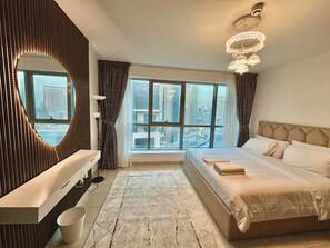 2 bedrooms, iron/ironing board, WiFi