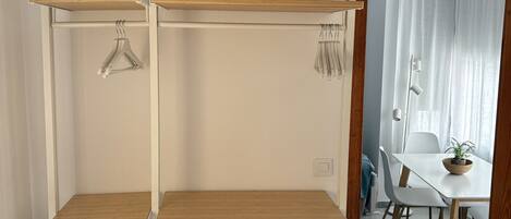 2 多间卧室、免费 WiFi、床单