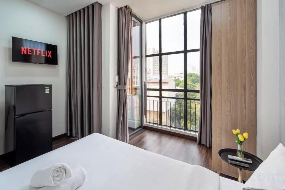 Premium bedding, pillowtop beds, minibar, in-room safe