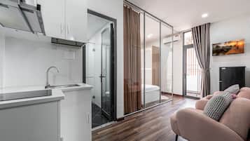 Luxury Studio, 1 Bedroom, Balcony, City View | Bathroom