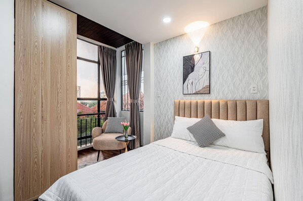 Deluxe Double Room, 1 Queen Bed, Balcony, City View