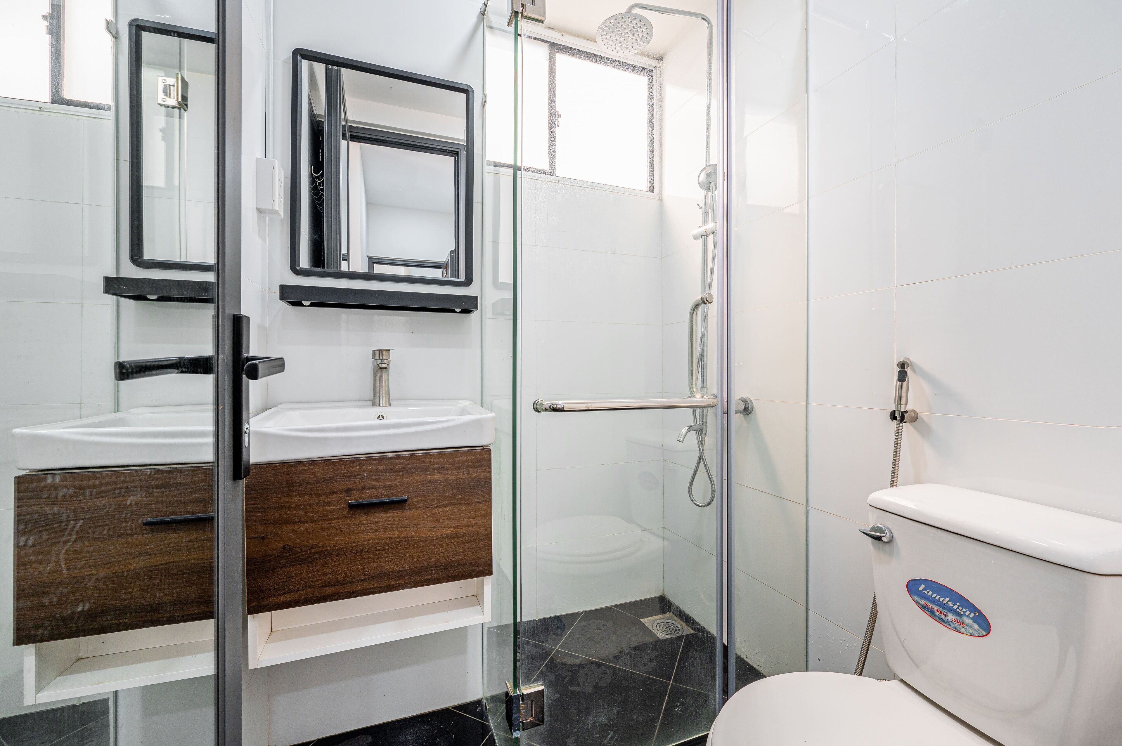 Shower kamar mandi