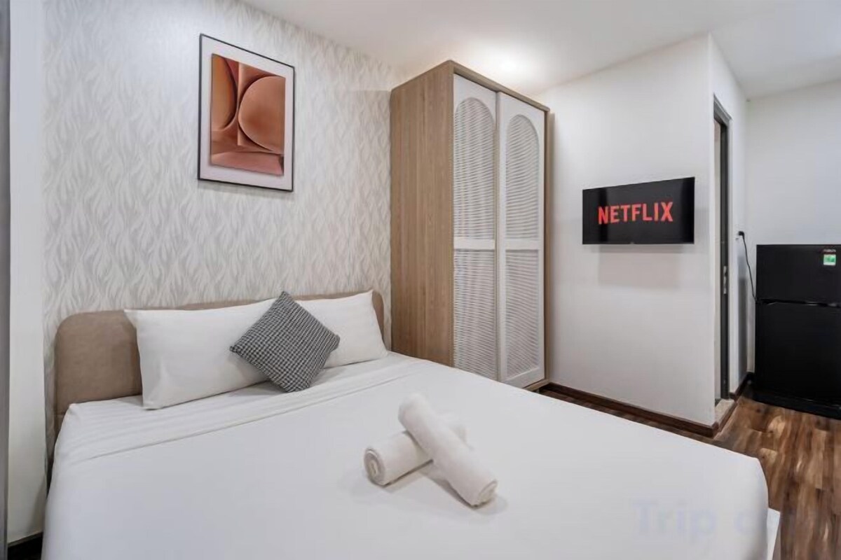 Premium bedding, pillow-top beds, minibar, in-room safe