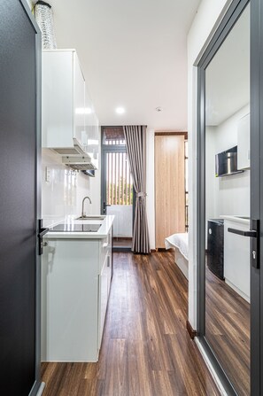 Deluxe Double Room, 1 Queen Bed, Balcony, City View | Floor plan