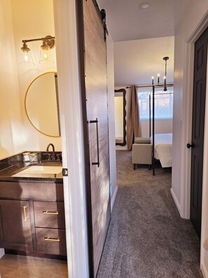 5 室のベッドルーム、デスク、アイロン / アイロン台、WiFi (無料)