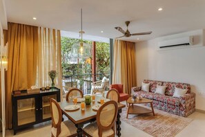 Apartment | 2 bedrooms - Hidden Gem Luxe Suite w Pool View - 1km to Beach (Candolim)