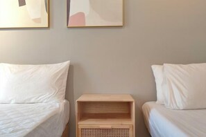 Room - Near Airport K Avenue Family Room (Donggongon)