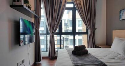 Near Airport K Avenue Family Room