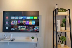 Room - Near Airport K Avenue Family Room (Donggongon)